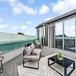 Pass The Keys Penthouse Oasis In Trendy Fulham