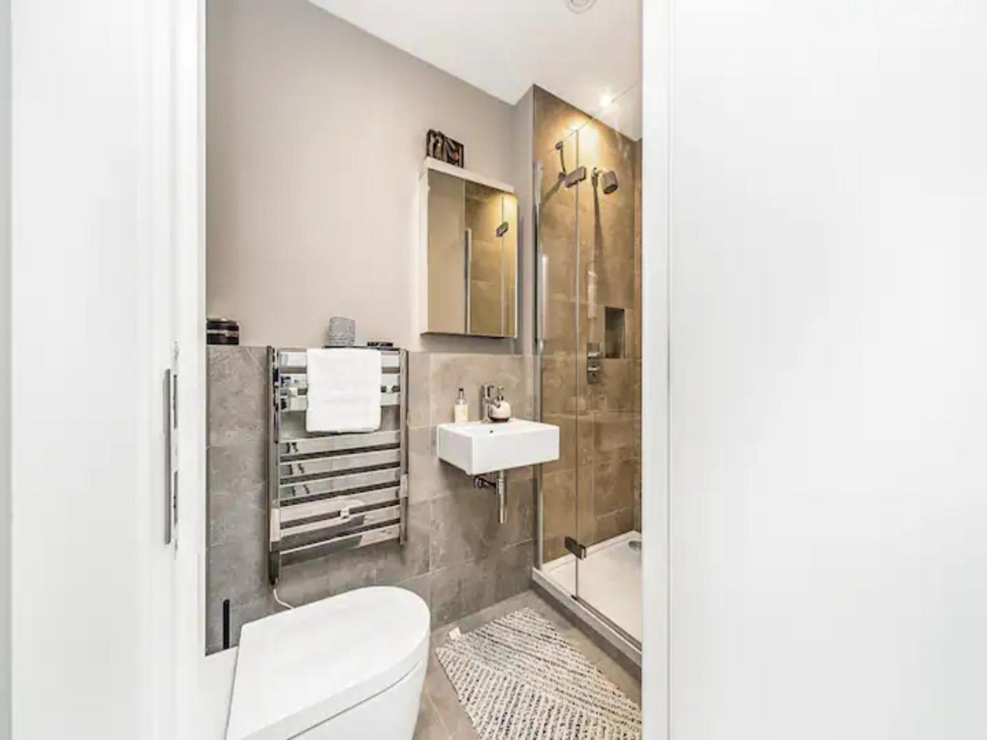 Pass The Keys Penthouse Oasis In Trendy Fulham Apartment *